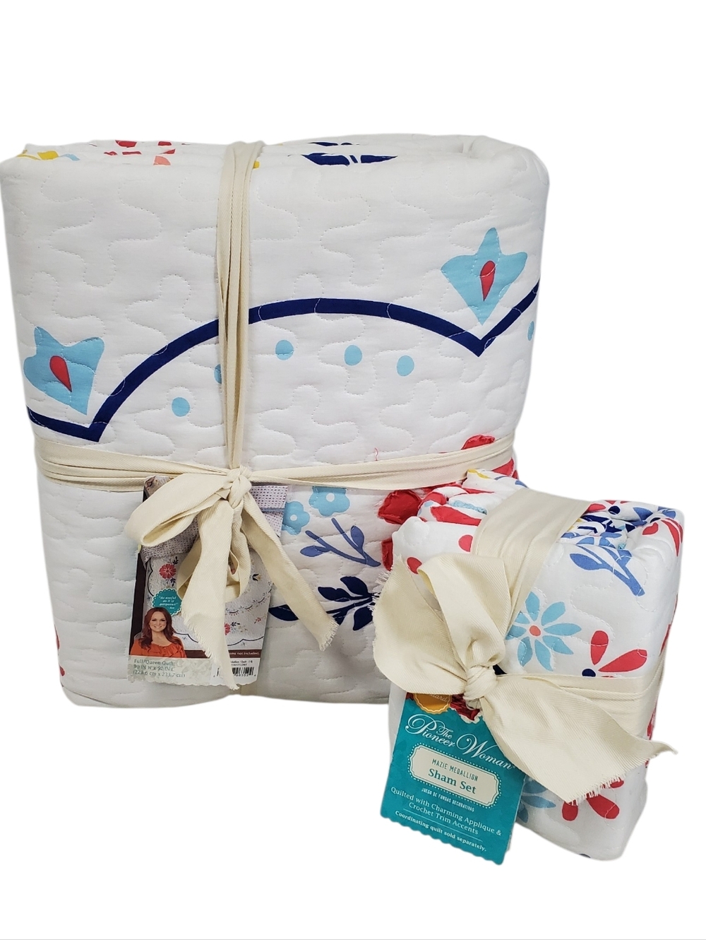 The Pioneer Woman Quilt Mazie Medallion Full/Queen Shams Standard Cottagecore